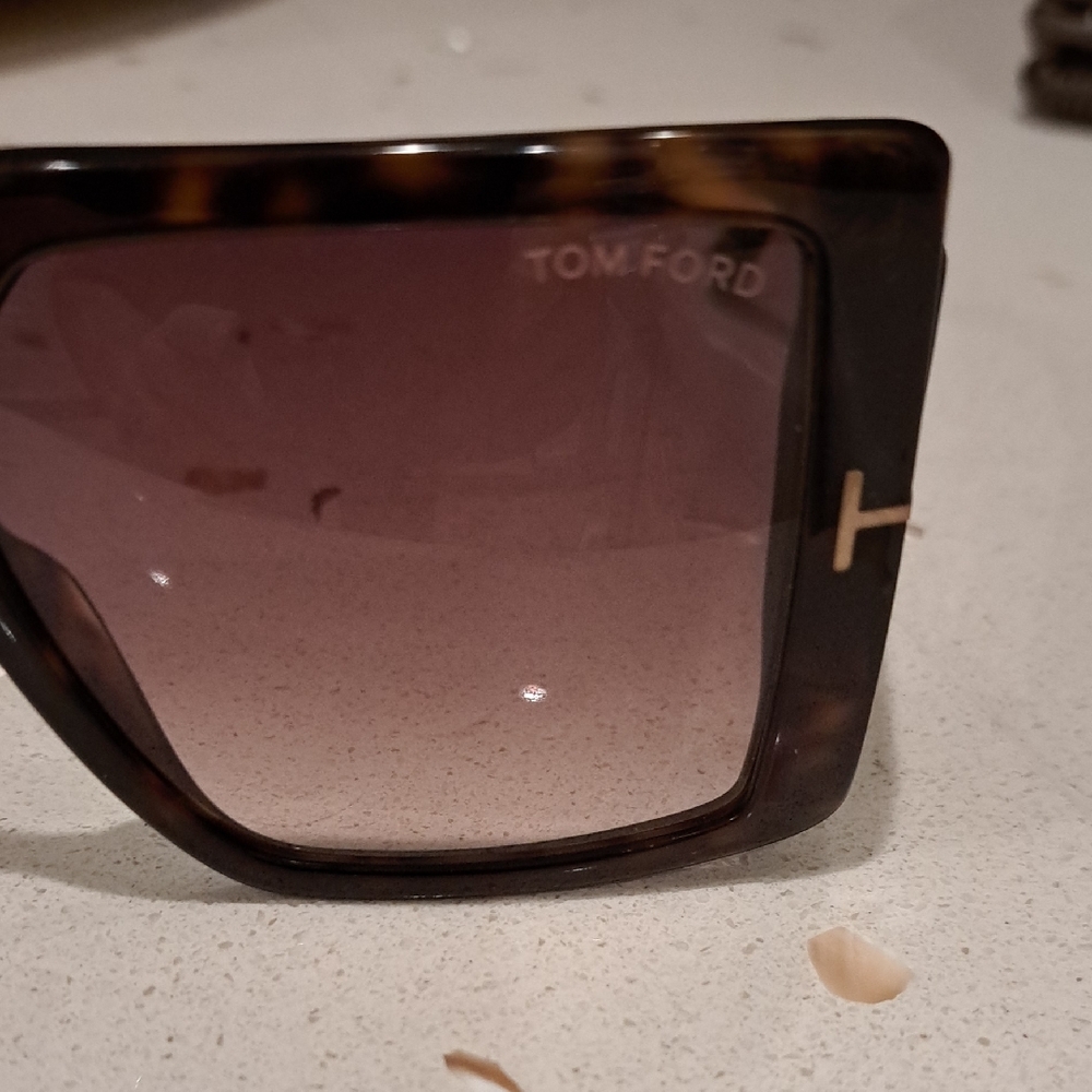 NWT Tom Ford Tortoiseshell Sunglasses with White Case - Picture 8 of 10